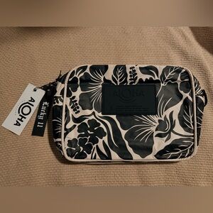 NWT ALOHA Collection Black and Cream Floral Heipua Le Tour Crossbody Bag